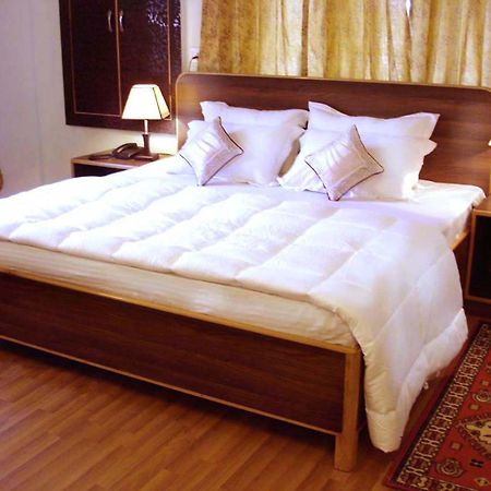Ikraam Inn Bed & Breakfast Срінагар Екстер'єр фото